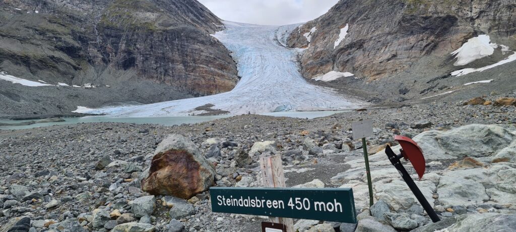 Returning to Steindalsbreen two months after our spring visit.