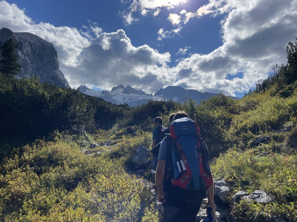 [Day 1] Hiking to the Simony hut