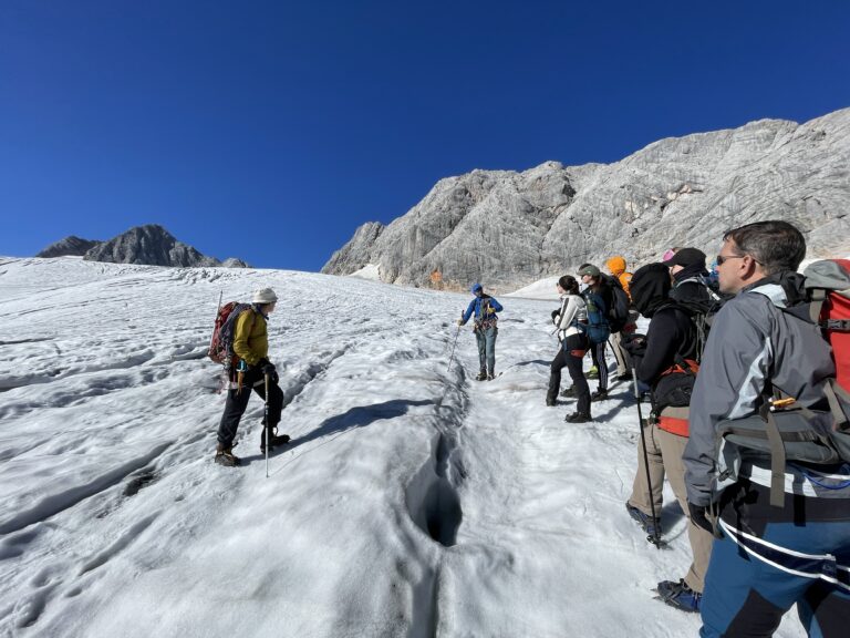 [Day 2]: Hiking and exploring the Hallstätter Glacier